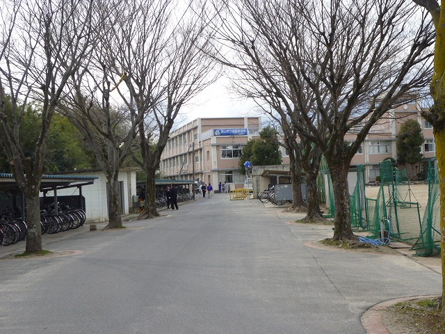 鈴鹿市小田町 中古戸建 中学校