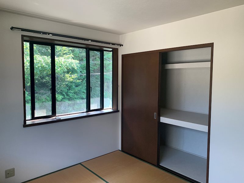 舞鶴市八反田南町・土地付中古住宅 内観写真（リビング以外の居室）