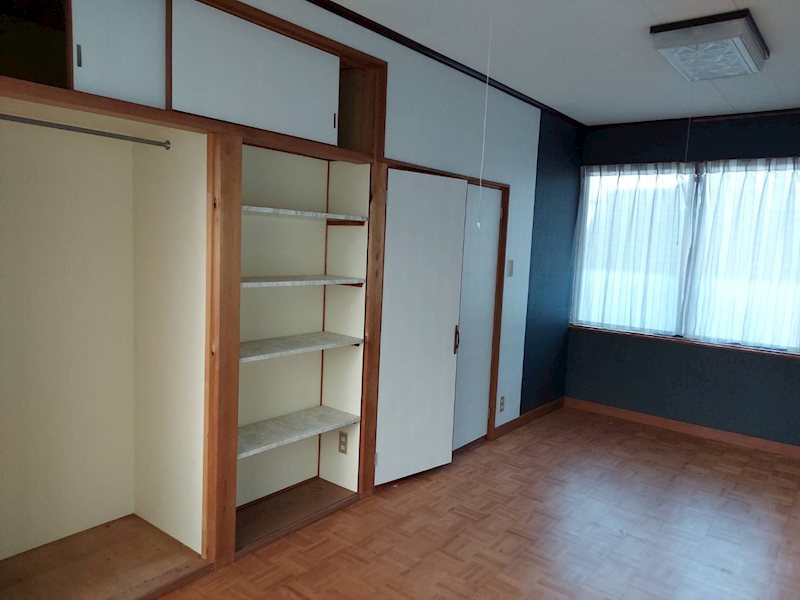 舞鶴市丸山町・土地付中古住宅 内観写真（リビング以外の居室）