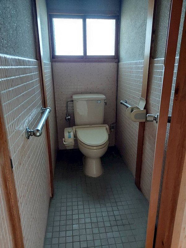 舞鶴市倉梯町・借地中古住宅 内観写真（トイレ）