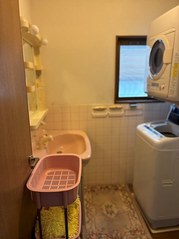 舞鶴市丸山中町・土地付中古住宅 内観写真（洗面台・洗面所）