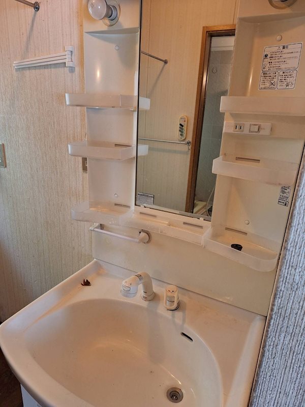 舞鶴市行永・土地付中古住宅 内観写真（洗面台・洗面所）