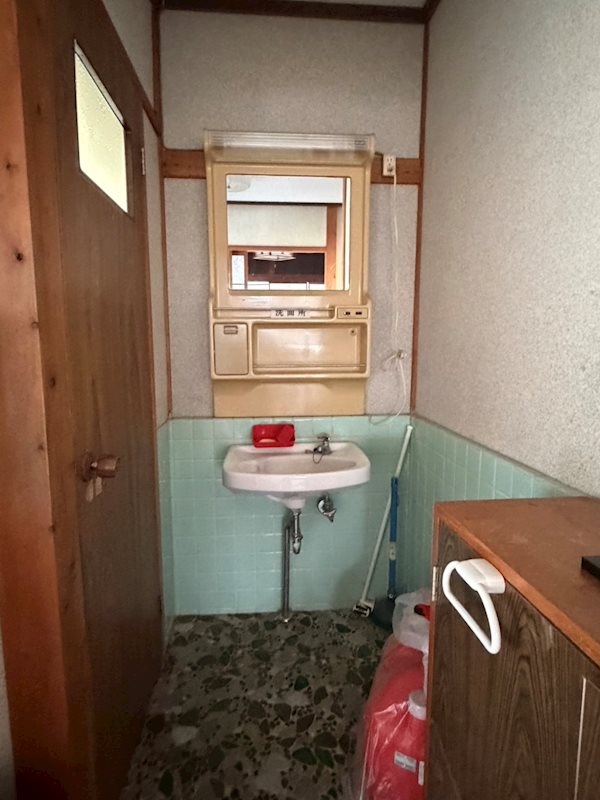 舞鶴市矢之助町・土地付中古住宅 内観写真（洗面台・洗面所）