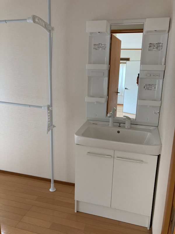 舞鶴市丸山中町・土地付中古住宅 内観写真（洗面台・洗面所）
