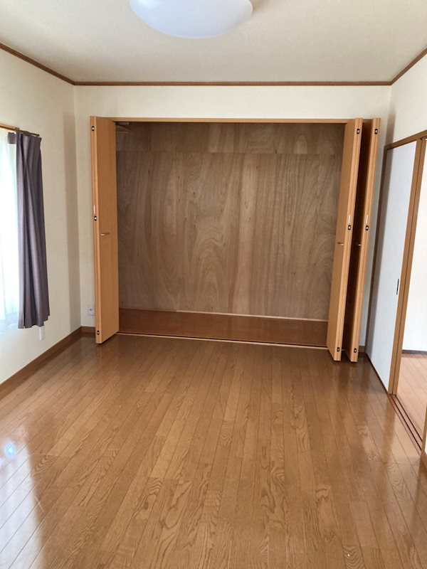 舞鶴市丸山中町・土地付中古住宅 内観写真（収納）