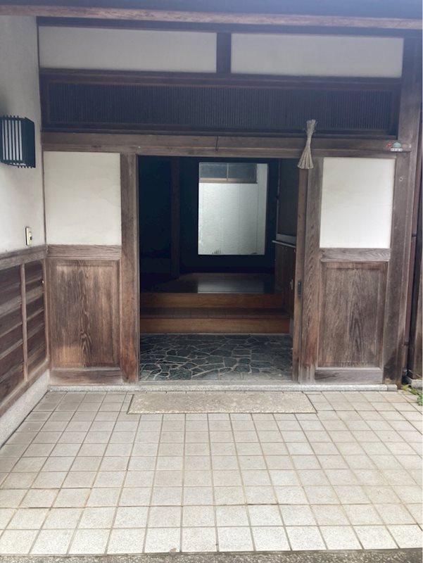 舞鶴市余部上・土地付中古住宅 現地写真（玄関）