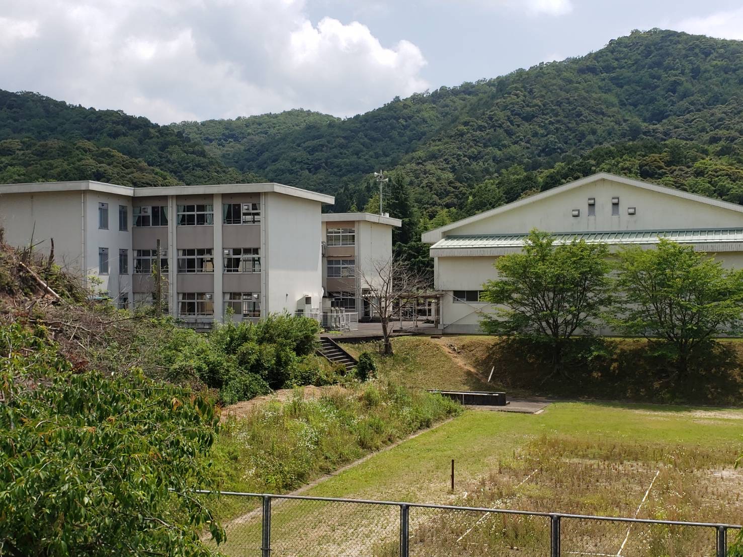 舞鶴市余部上・土地付中古住宅 中学校