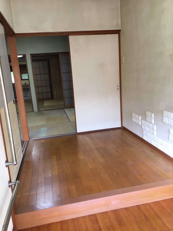 舞鶴市余部上・土地付中古住宅 現地写真（玄関）
