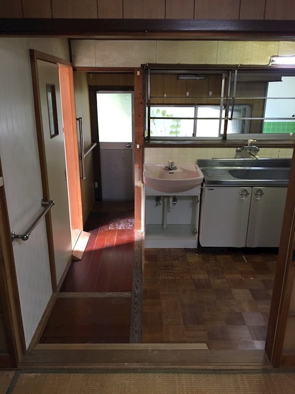 舞鶴市余部上・土地付中古住宅 内観写真（キッチン）
