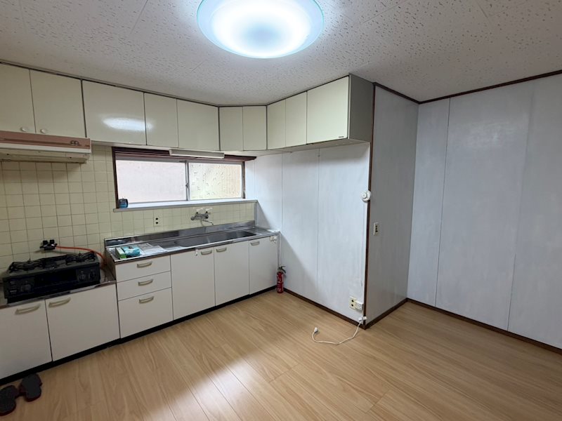 舞鶴市余部上・土地付中古住宅 内観写真（キッチン）