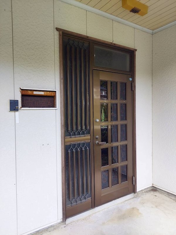 福知山市上小田・土地付中古住宅 現地写真（玄関）