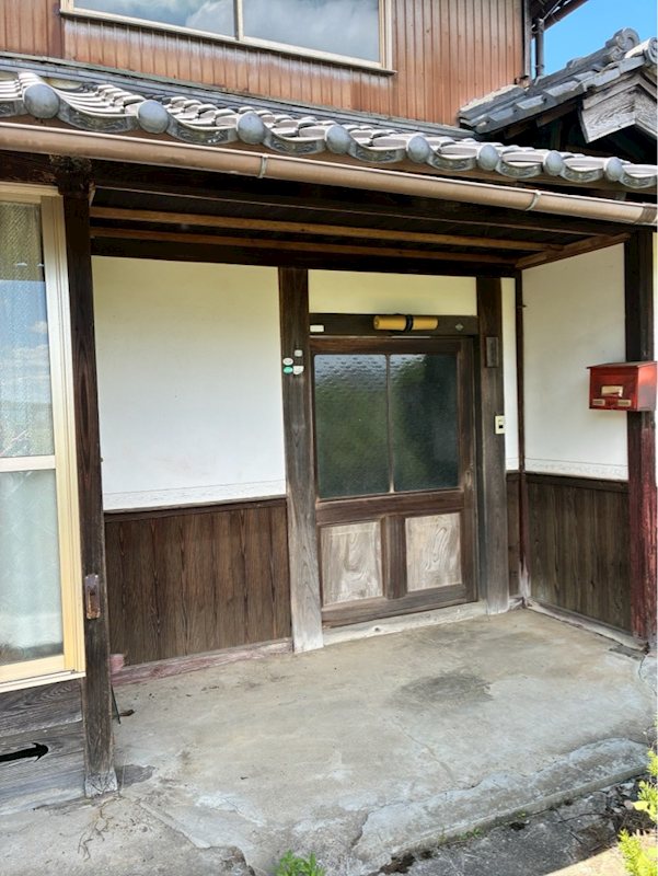 福知山市興・土地付中古住宅 現地写真（玄関）