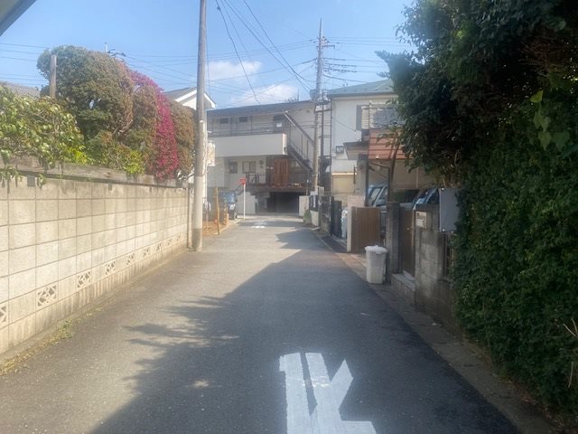 狛江市猪方３丁目土地 現地写真（前面道路含む現地写真）