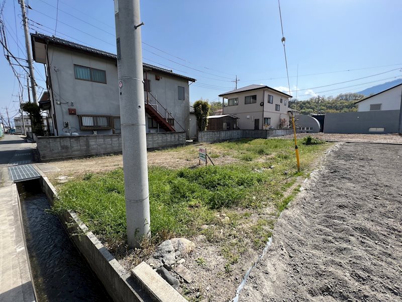 韮崎市龍岡町若尾新田　売地 現地写真