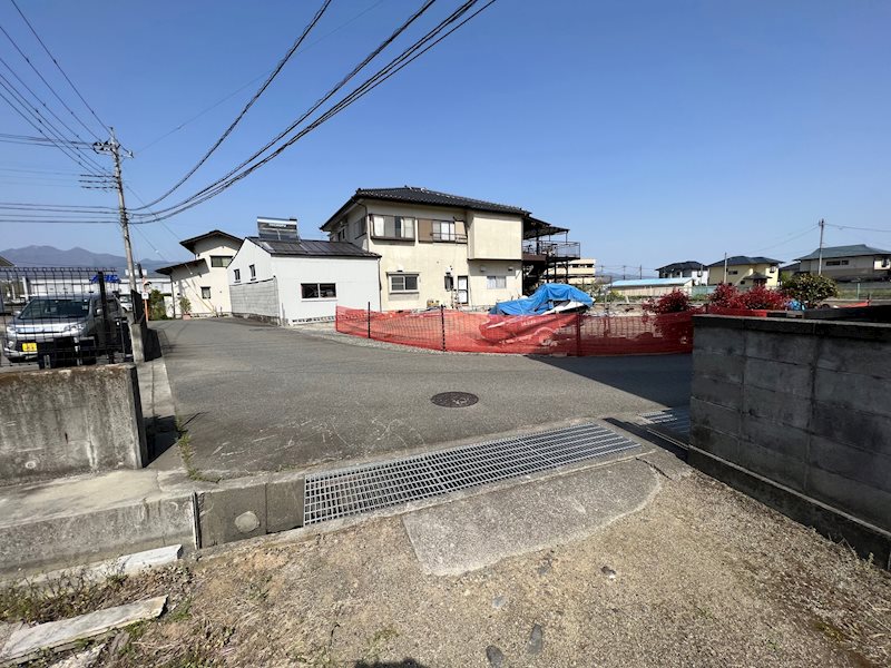 韮崎市龍岡町若尾新田　売地 現地写真（前面道路含む現地写真）
