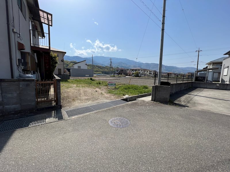 韮崎市龍岡町若尾新田　売地 現地写真（前面道路含む現地写真）