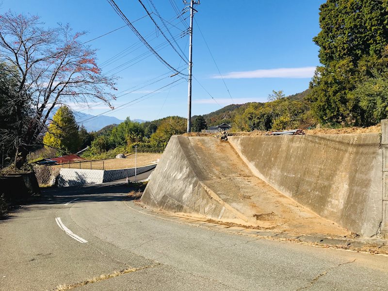 山梨県甲府市上帯那町2669 現地写真（前面道路含む現地写真）