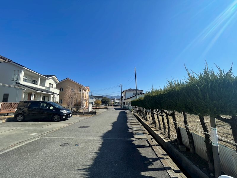 山梨県甲斐市万才1042 現地写真（前面道路含む現地写真）