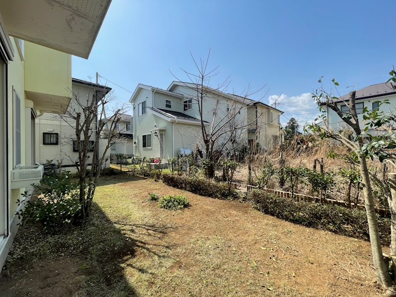 甲斐市篠原 中古住宅 現地写真（庭）