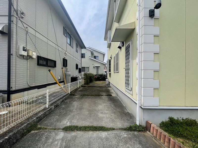 甲斐市篠原 中古住宅 現地写真（駐車場）