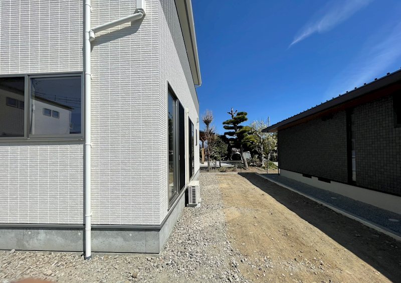 中巨摩郡昭和町築地新居　新築建売住宅 現地写真（庭）