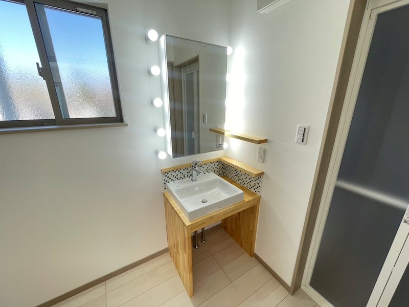 中巨摩郡昭和町築地新居　新築建売住宅 内観写真（洗面台・洗面所）