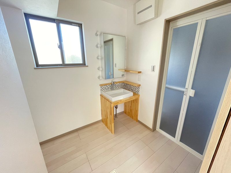 中巨摩郡昭和町築地新居　新築建売住宅 内観写真（洗面台・洗面所）