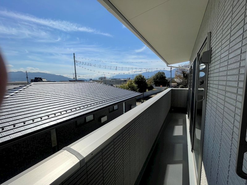中巨摩郡昭和町築地新居　新築建売住宅 現地写真（バルコニー）