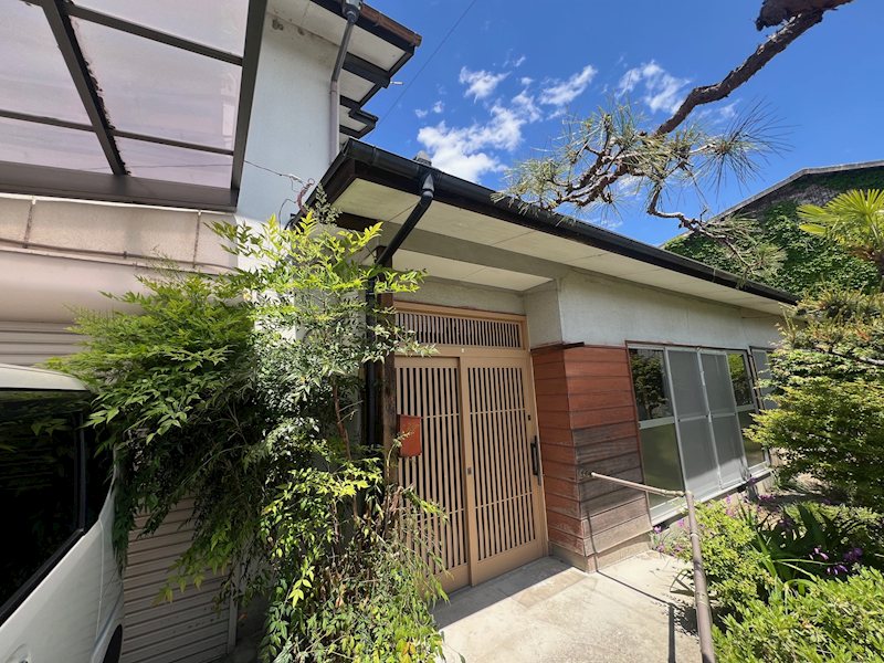 韮崎市神山町鍋山　中古住宅 現地写真（玄関）