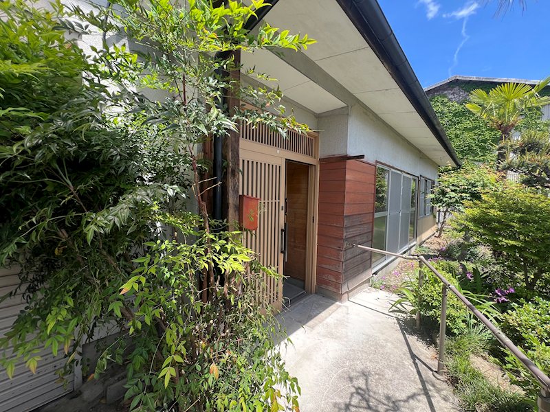 韮崎市神山町鍋山　中古住宅 現地写真（玄関）
