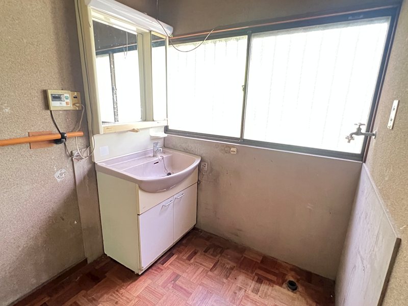 韮崎市神山町鍋山　中古住宅 内観写真（洗面台・洗面所）
