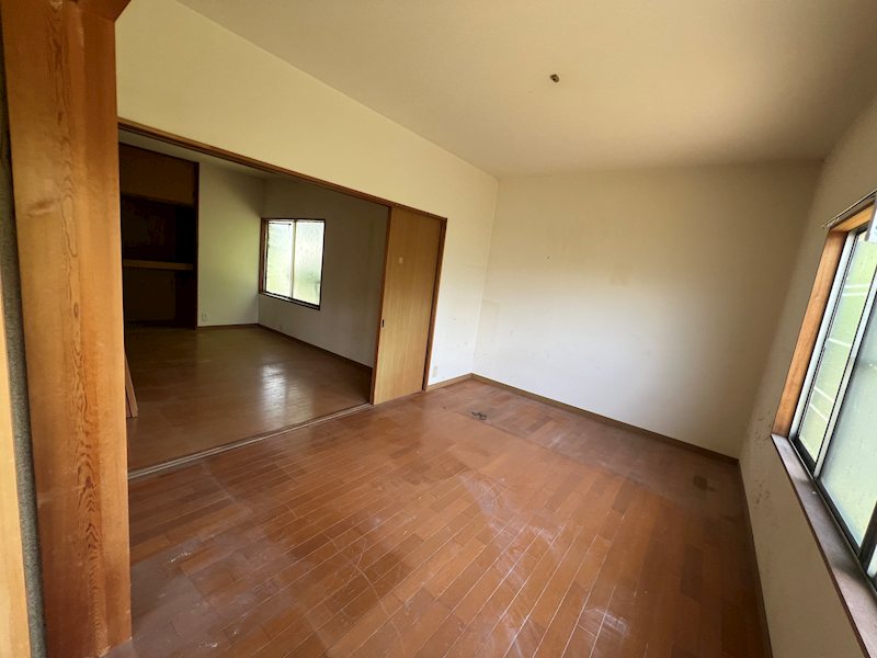 韮崎市神山町鍋山　中古住宅 内観写真（リビング以外の居室）
