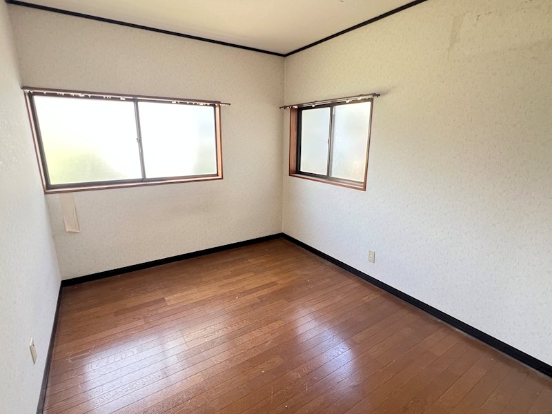 韮崎市神山町鍋山　中古住宅 内観写真（リビング以外の居室）