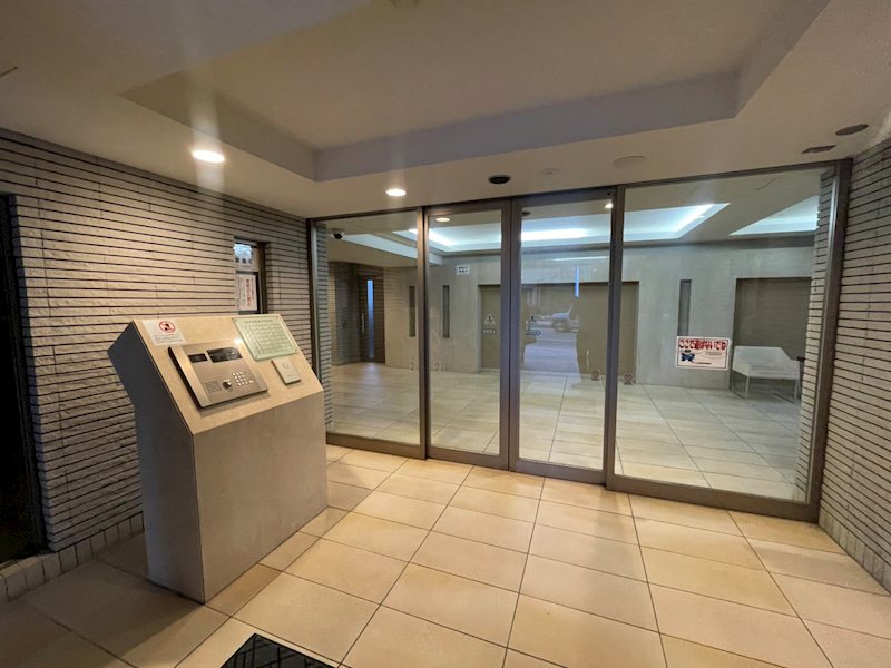 甲府市国母一丁目 中古マンション 共用部写真（エントランス）