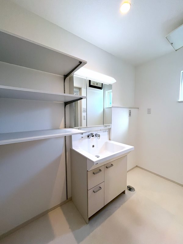 柏市酒井根７丁目中古戸建て 内観写真（洗面台・洗面所）