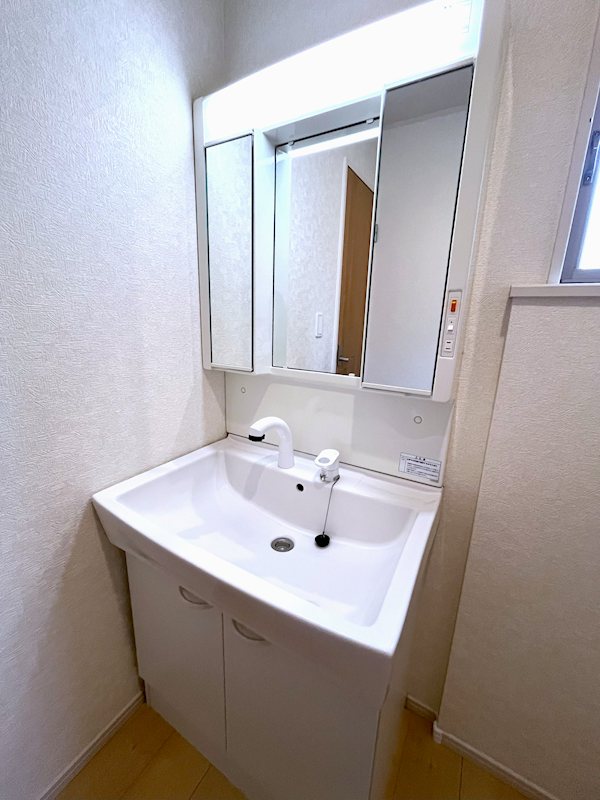 加須市久下3丁目中古戸建て 内観写真（洗面台・洗面所）