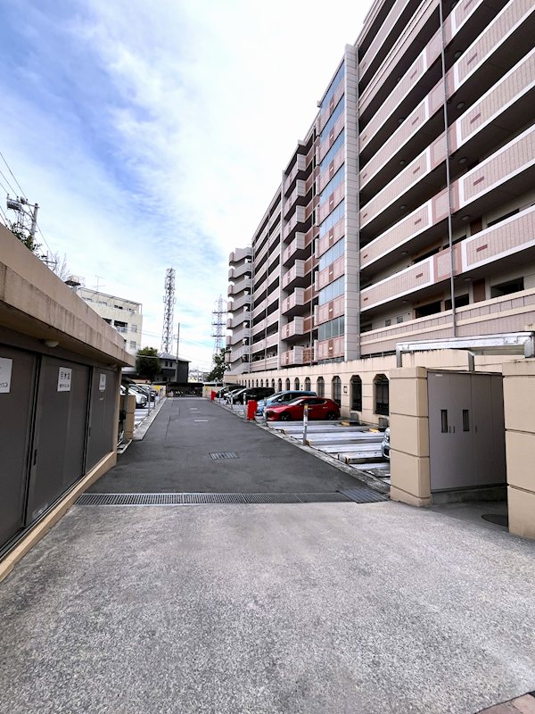 サンクタス新松戸ヴィレーヴ 共用部写真（駐車場）