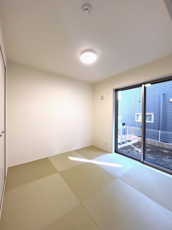 上尾市平塚中古戸建て 内観写真（リビング以外の居室）
