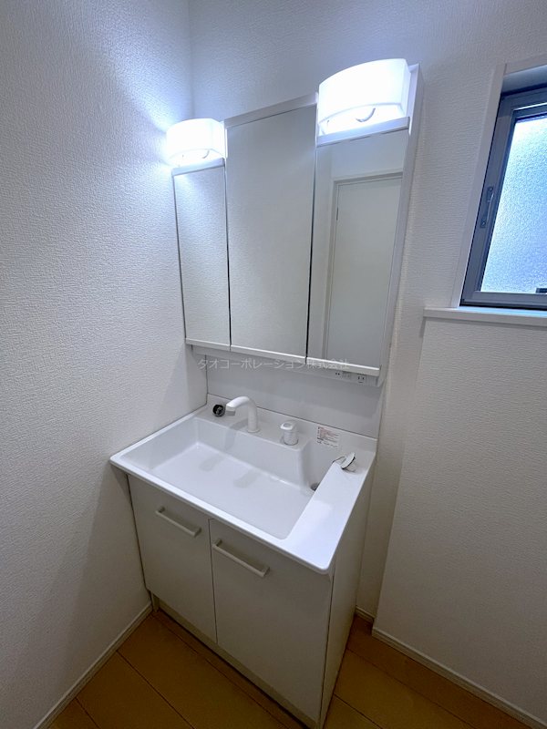 川口市峯中古戸建て 内観写真（洗面台・洗面所）