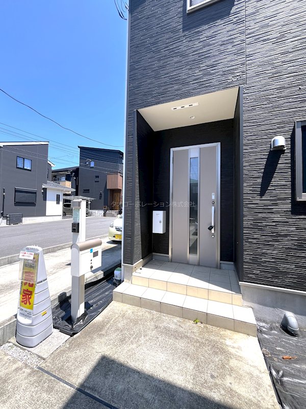 川口市峯中古戸建て 現地写真（玄関）