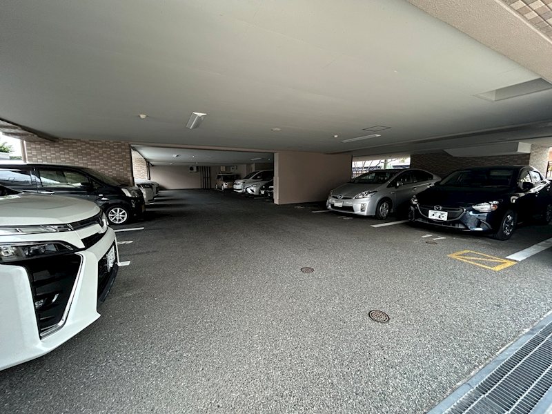 サングレート室見 共用部写真（駐車場）