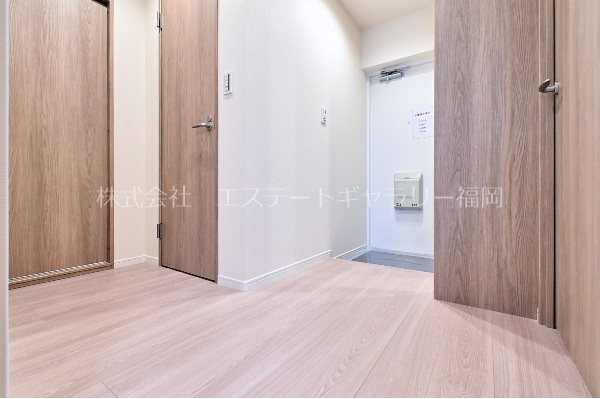 ロワールマンション前原 現地写真（玄関）