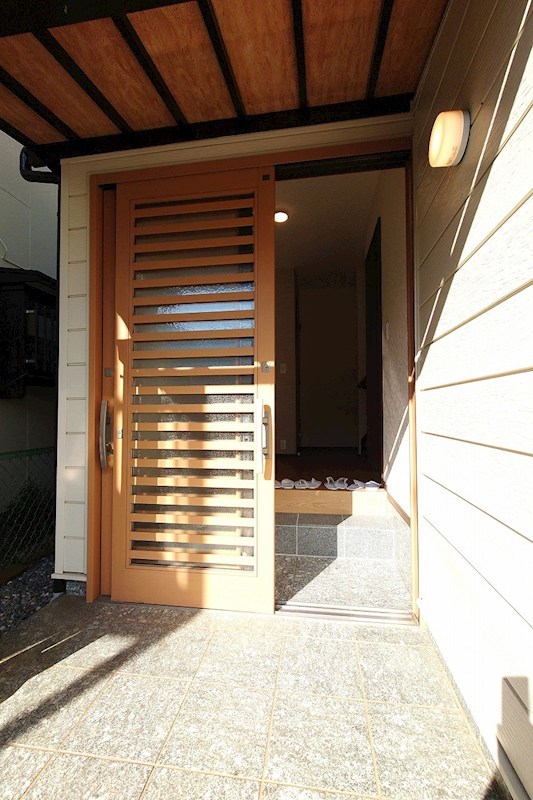 野田市岩名２丁目　戸建 現地写真（玄関）