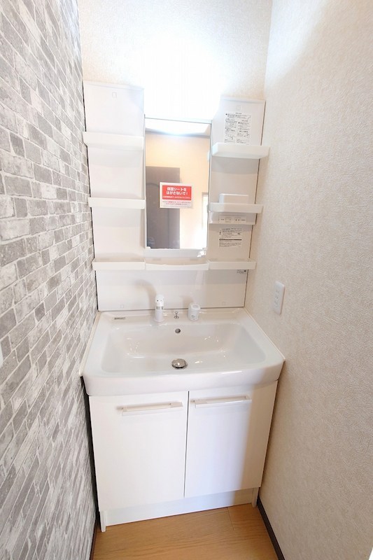 野田市岩名２丁目　戸建 内観写真（洗面台・洗面所）