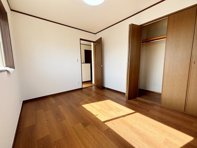 龍ケ崎市長山４丁目　戸建 内観写真（リビング以外の居室）