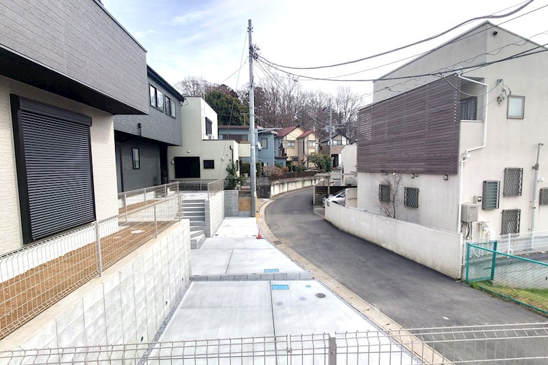 流山市松ケ丘５丁目　２４－１期２号棟 現地写真（前面道路含む現地写真）