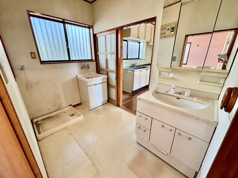 龍ケ崎市久保台２丁目　戸建 内観写真（洗面台・洗面所）
