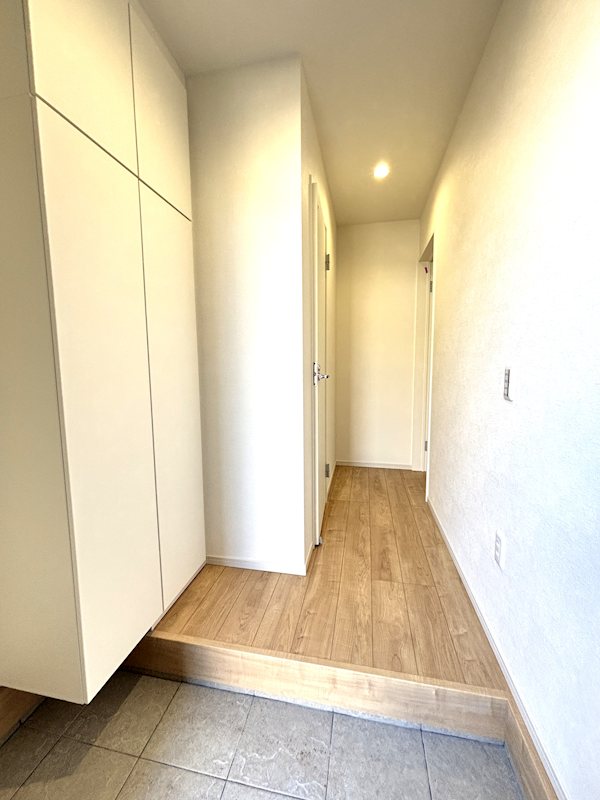 松戸市常盤平西窪町　戸建 現地写真（玄関）