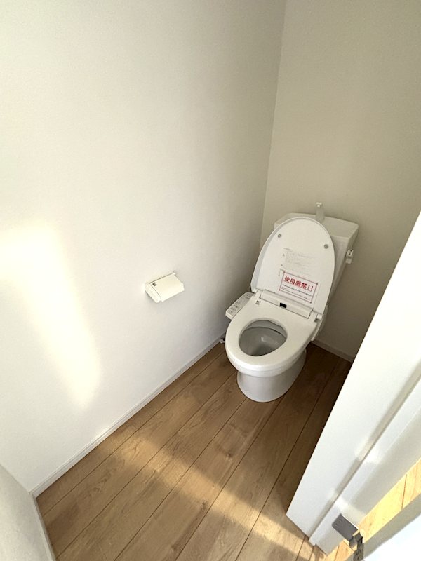 松戸市常盤平西窪町　戸建 内観写真（トイレ）