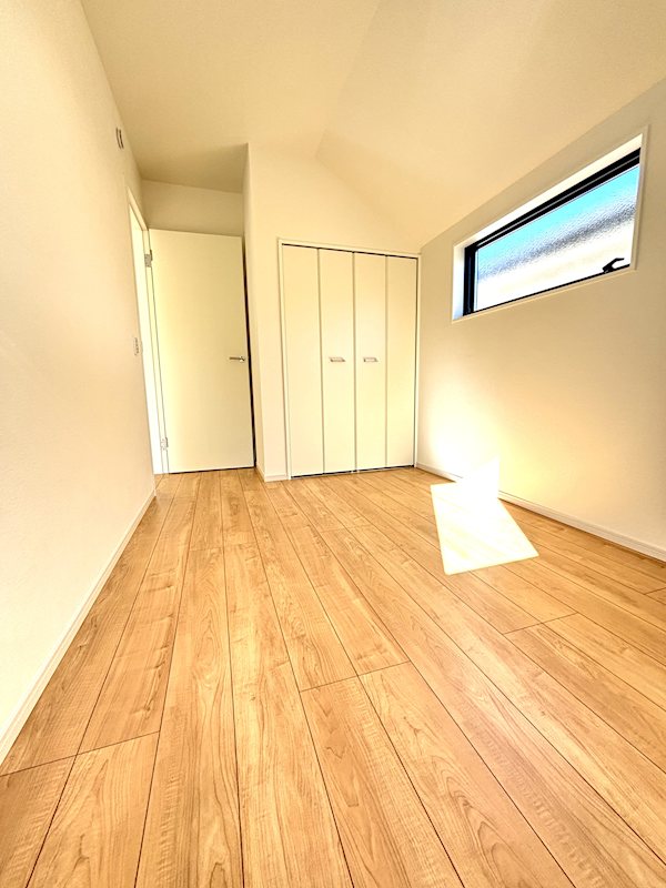 松戸市常盤平西窪町　戸建 内観写真（リビング以外の居室）